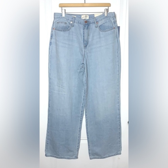 Denim - Relaxed wide leg Jeans non-stretch straight leg light wash 12/31R new